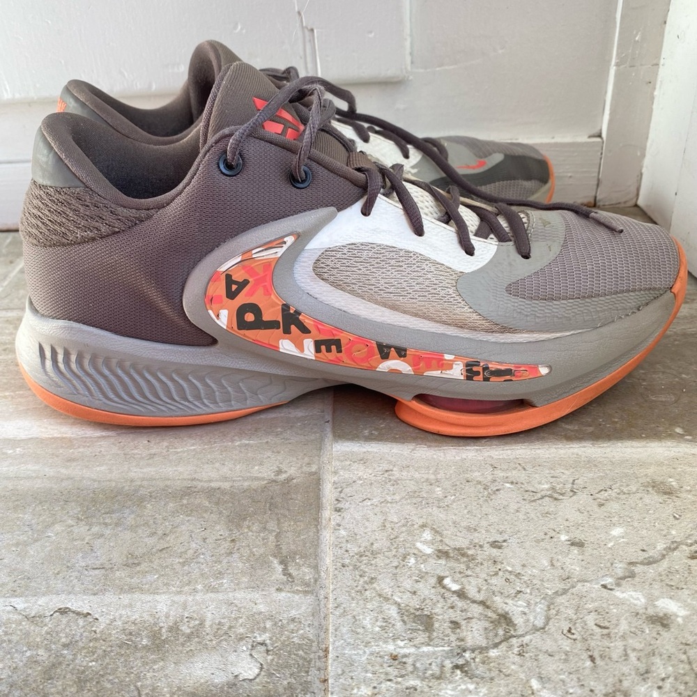 Nike Limited Edition Zoom Freak 4 'Letter Bro' Men's Giannis Antetokounmpo 10